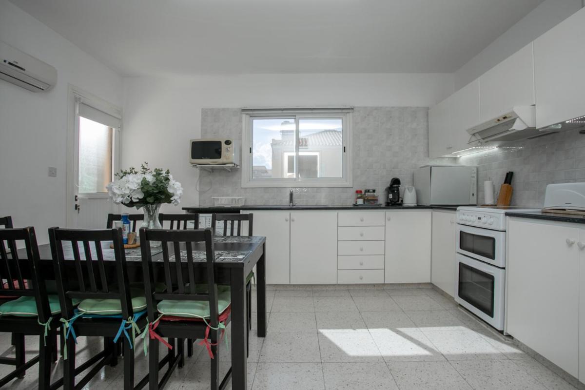 The Marilouize Apartment Peyia Exterior foto