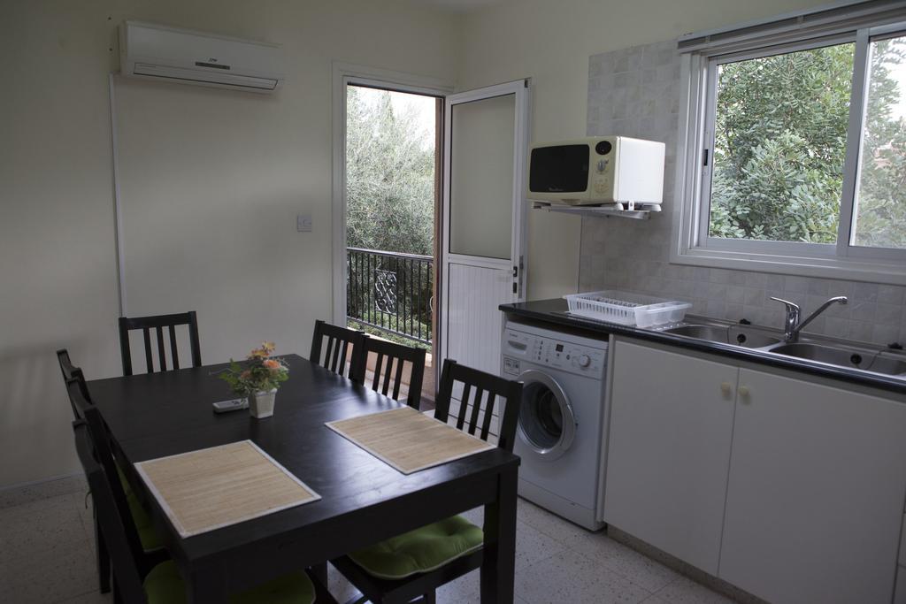 The Marilouize Apartment Peyia Zimmer foto